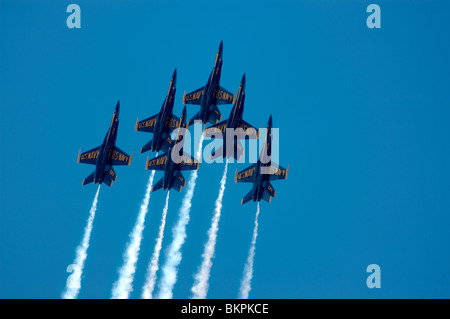 Photographie de stock US Navy Blue Angels lors de vol à l'Airshow Marine Corps Air Station Miramar, San Diego, California, USA Banque D'Images