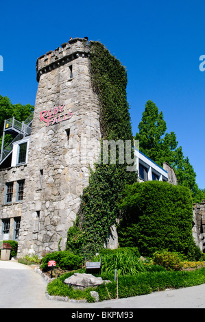 CHATTANOOGA, Tennessee, États-Unis — belvédère à Ruby Falls, une célèbre attraction touristique souterraine de grotte à temps réel à Lookout Mountain à Chattanooga Tennessee Banque D'Images