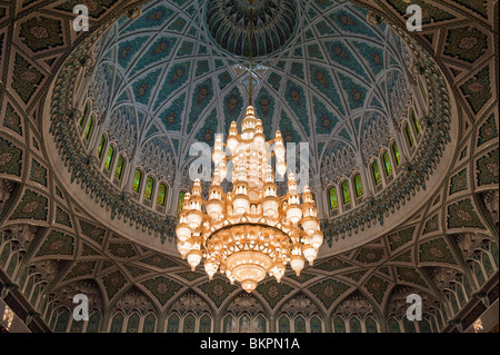 Le plus grand lustre en Grande Mosquée Sultan Qaboos, Muscat, Oman Banque D'Images