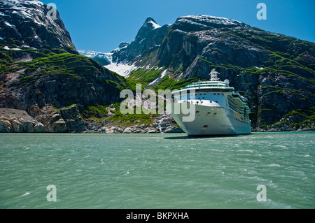 Royal Carribean Cruise ship in Endicott, Tracy Arm Arm-Fords la terreur, le sud-est de l'Alaska Wilderness National Banque D'Images