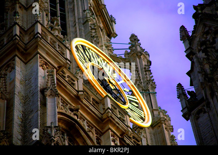 Belgique, Anvers, Flandre ; détail de la tour et l'horloge sur la cathédrale principale à Anvers Banque D'Images