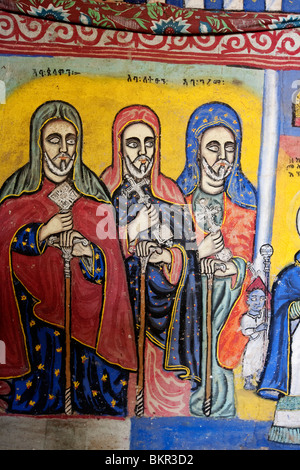 L'Éthiopie, le lac Tana. Peintures murales aux couleurs vives, dépeignent des scènes religieuses en Beta Giorgis monastère. Banque D'Images