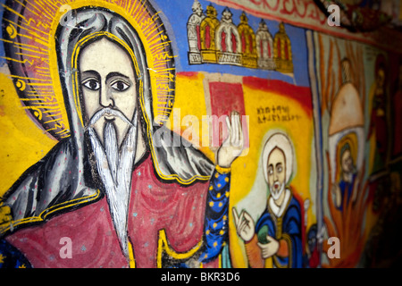 L'Éthiopie, le lac Tana. Peintures murales aux couleurs vives, dépeignent des scènes religieuses en Beta Giorgis monastère. Banque D'Images