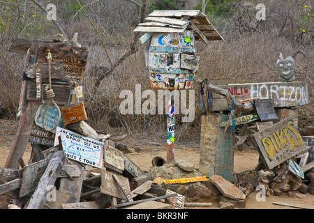 Îles Galapagos Floreana, le bureau de poste. Les lettres sont affichés sans timbres, d'autres visiteurs les leur envoyer. Banque D'Images