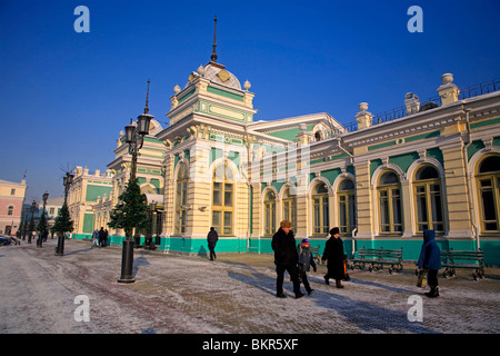 La Russie, la Sibérie, Irkoutsk ; la gare magnifiquement ornés à Irkoutsk, à mi-chemin sur le chemin de fer transsibérien. Banque D'Images