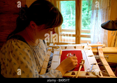 La Russie, dans la région de Leningrad, Podporozhsky - à Mandrogi, un village de l'artisanat sur la rivière Svir Banque D'Images