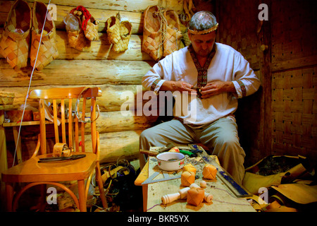 La Russie, dans la région de Leningrad, Podporozhsky - à Mandrogi, un village de l'artisanat sur la rivière Svir Banque D'Images