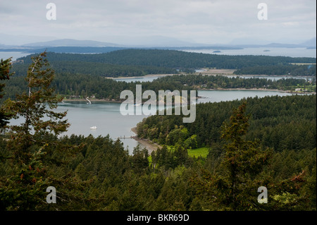 Les jeunes Hill, San Juan Island, Washington State, USA. Les jeunes Hill est le plus haut point d'accès public à l'île San Juan avec vue. Banque D'Images