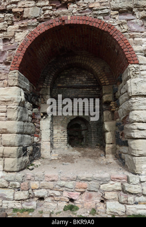 Limekiln près de Château de Lindisfarne île sacrée Northumberland Royaume-uni Banque D'Images