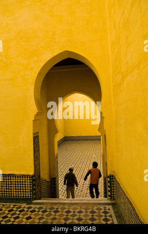 À l'intérieur de la magnifique mausolée de Moulay Ismail à Meknès, Maroc. Banque D'Images