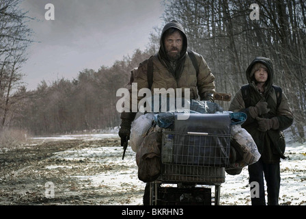 La route (2009) Viggo Mortensen, KODI SMIT-MCPHEE JOHN HILLCOAT (DIR) 001 Banque D'Images