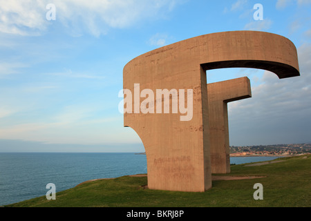 Scuplture "Elogio del Horizonte", Cerro de Santa Catalina, Gijón, Asturias, Espagne Banque D'Images