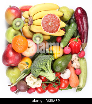 Fruits et légumes dans un carré sur fond blanc Banque D'Images