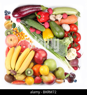 Fruits et légumes dans un carré sur fond blanc Banque D'Images