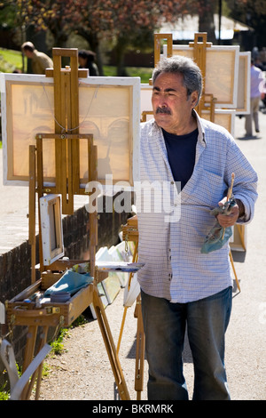 Artiste / peintre peint une peinture de Richmond Bridge - de la rivière ; ce sera pour pour les vendre aux touristes. Richmond. UK. Banque D'Images