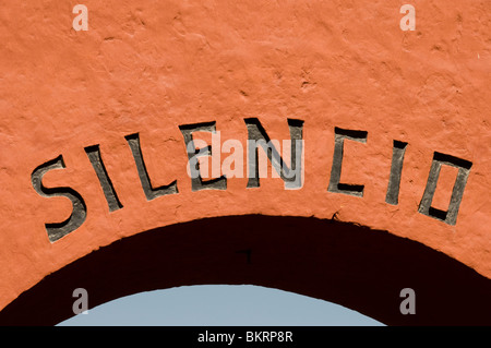 Silencio signe à Monasterio de Santa Catalina, Arequipa, Pérou Banque D'Images