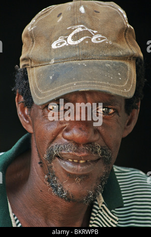 Curacao, portrait d'un sans-abri choller, le mot local pour les addicct ou junky. Banque D'Images