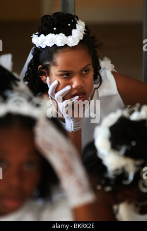 Curaçao, fille au cours de sa première communion Banque D'Images