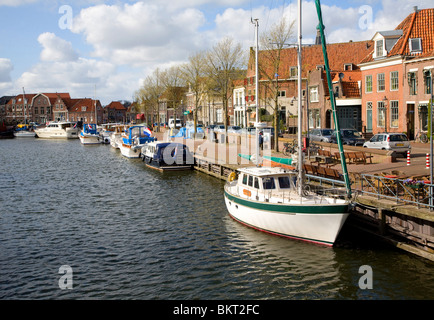 Bateaux dans le vieux port, Enkhuizen, Pays-Bas Banque D'Images