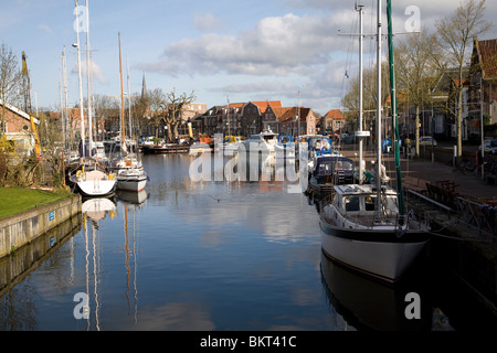 Bateaux dans le vieux port, Enkhuizen, Pays-Bas Banque D'Images