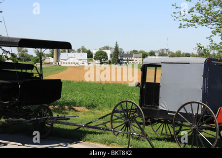 Buggies Amish dans le comté de Lancaster, PA Banque D'Images