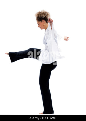 Belle mature woman dancing ballet moderne isolé sur fond blanc Banque D'Images