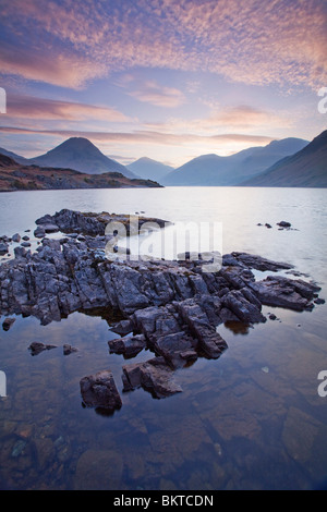 Une vue de l'eau As ou Wastwater Wasdale Head en regardant vers le Lake District National Park Banque D'Images