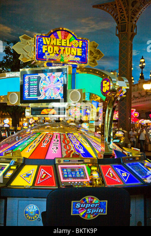 Un jeu de roue de fortune à l'intérieur de l'ensemble de l'HÔTEL PARIS LAS VEGAS - LAS VEGAS, NEVADA Banque D'Images