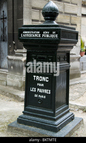 Appel de la police fort à Montmartre, cimetière de Paris Banque D'Images