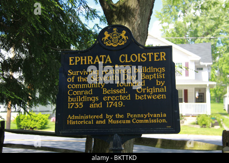 Historique Le marqueur à la Ephrata Cloisters dans le comté de Lancaster, PA Banque D'Images