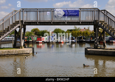 Marina sur la Trinity Ashby Canal, Hinckley, Leicestershire, England, UK Banque D'Images