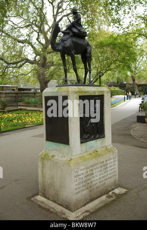 Mémorial à l'Imperial Camel Corps canadien de la Première Guerre mondiale en Embankment Gardens à Londres UK Banque D'Images