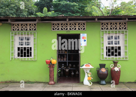 Magasin de poterie, Catarina, un village qui est l'un des Los Pueblos Blancos, au Nicaragua, en Amérique centrale Banque D'Images