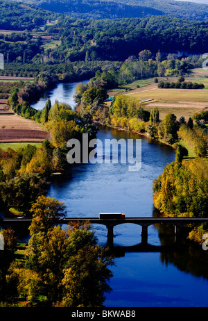 La Dordogne de Domme, Dordogne, South West France ; Europe Banque D'Images