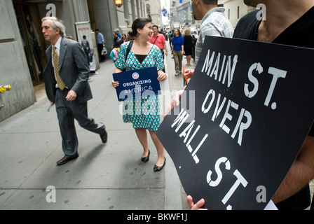 Les membres de l'organisation du groupe pour l'Amérique de protestation devant la Bourse de New York Banque D'Images