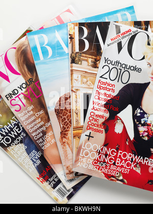 Vogue et Harper's Bazaar magazine de mode couvre Banque D'Images