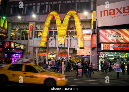 Restaurant McDonald's à Times Square à New York Banque D'Images