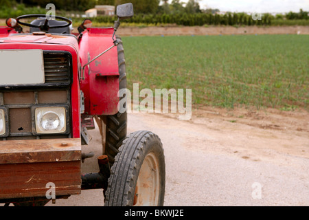 De l'agriculture tracteur rouge retro vintage machine Banque D'Images