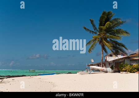 Une maison sur la plage de Matira à Bora Bora, Polynésie Française Banque D'Images