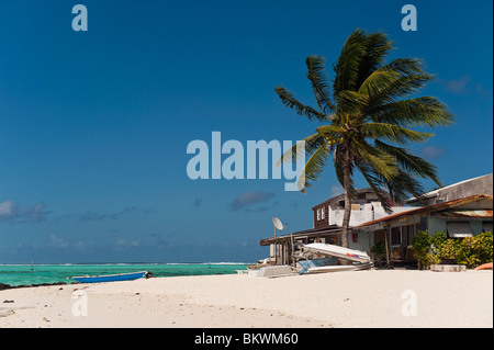 Une maison sur la plage de Matira à Bora Bora, Polynésie Française Banque D'Images