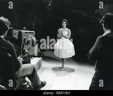 CONNIE FRANCIS - le chanteur de 1965 sur une émission de télévision britannique Banque D'Images