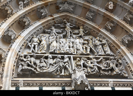 L'entrée de St dans la cathédrale Saint-Guy de Prague château de murs, Republicare Prague, République tchèque, Prague, République tchèque. Banque D'Images