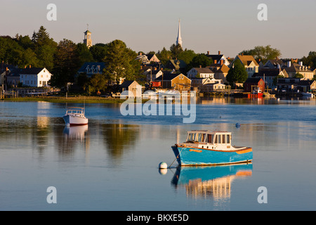 Le homard bateau amarré dans la rivière Piscataqua dans l'extrémité sud de Portsmouth, New Hampshire. Banque D'Images