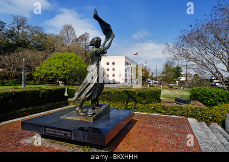 L'agitant Girl statue sur la rue de la rivière de Savannah, Géorgie Banque D'Images