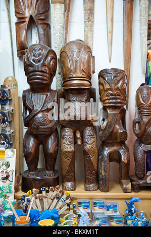 Tiki De Tahiti à vendre dans le Marché Municipal de Papeete, Tahiti. Banque D'Images