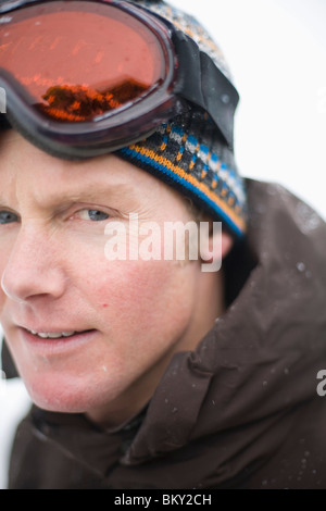 Portrait de l'homme après journée de ski. Banque D'Images