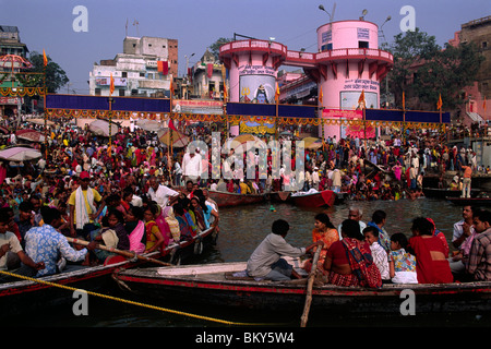 Inde, Uttar Pradesh, Varanasi, fleuve Gange, festival de Kartik Purnima, ghat principal Banque D'Images