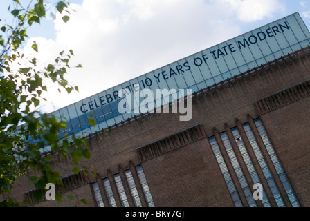 La Tate Modern, célèbre son 10 e anniversaire, Londres, Grande-Bretagne - 12 mai 2010 Banque D'Images