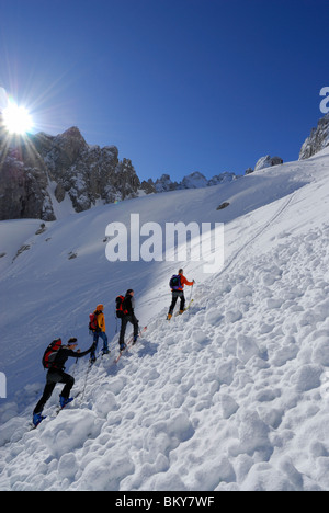 Groupe de randonneurs, Griesner Kar, Wilder Kaiser, Kaiser, Tyrol, Autriche Banque D'Images