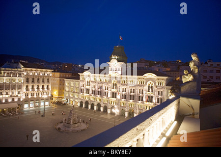 Piazza dell'Unita d'Italia et l'hôtel de ville, Trieste, Frioul-Vénétie Julienne, Italie, Italie supérieur Banque D'Images